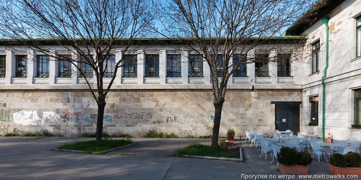 Фотография станции Hütteldorf [Хюттэльдорф] (U4, Вена). Вид станции снаружи.