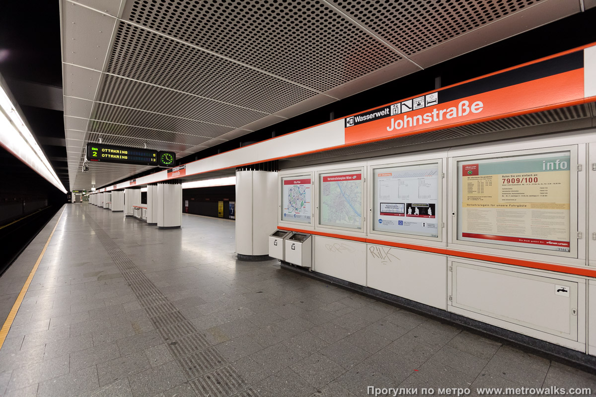 Фотография станции Johnstraße [Йонштрассе] (U3, Вена). Информационный стенд.
