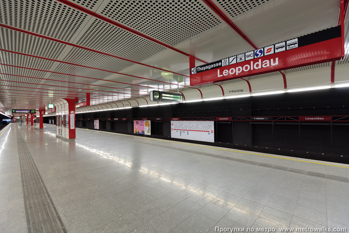 Фотография станции Leopoldau [Леопольдау] (U1, Вена). Вид по диагонали.