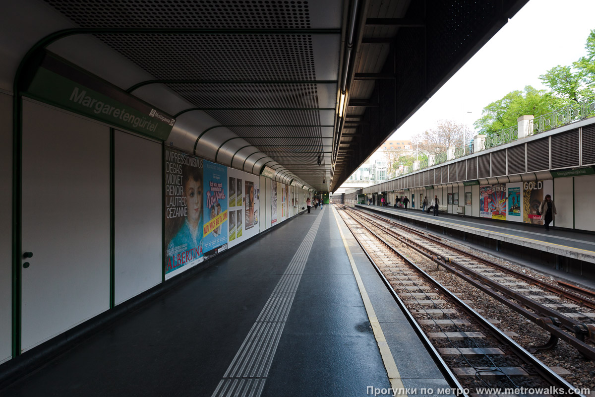 Фотография станции Margaretengürtel [Маргаретенгюртель] (U4, Вена). Продольный вид вдоль края платформы.