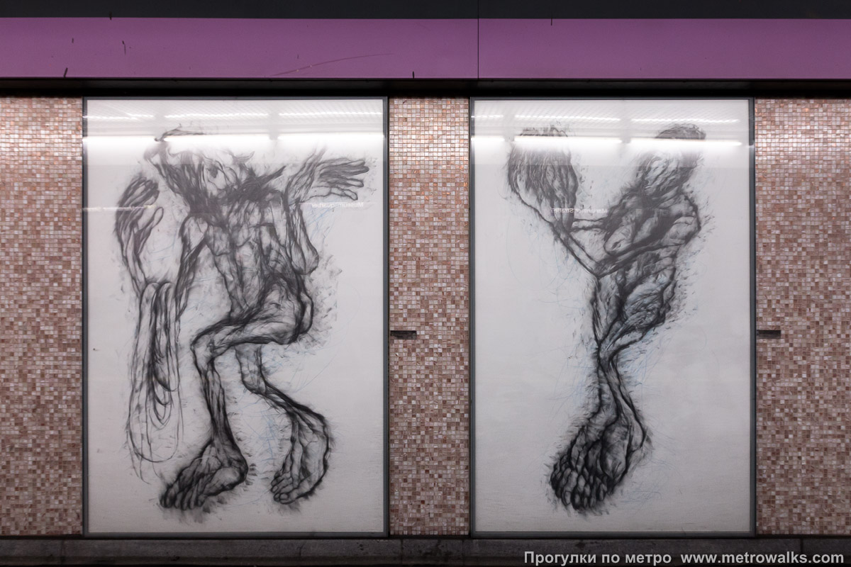 Фотография станции Museumsquartier [Музеумсквартир] (U2, Вена). Декоративное оформление станционной стены крупным планом. Карандашные рисунки.