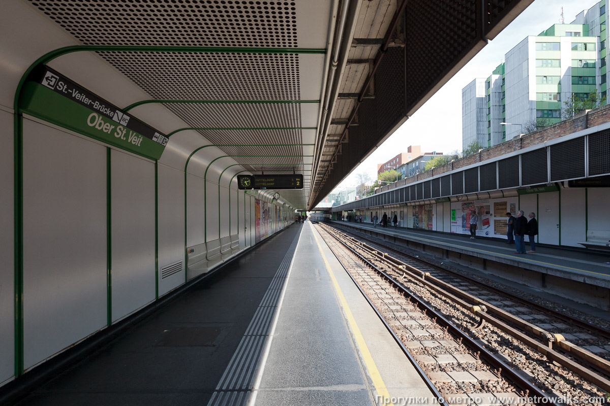Фотография станции Ober St. Veit [Обер Сент-Файт] (U4, Вена). Продольный вид вдоль края платформы.
