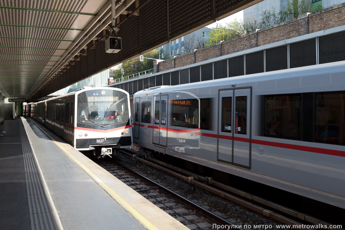 Фотография станции Ober St. Veit [Обер Сент-Файт] (U4, Вена). Вид по диагонали. Для оживления картинки — с поездами.
