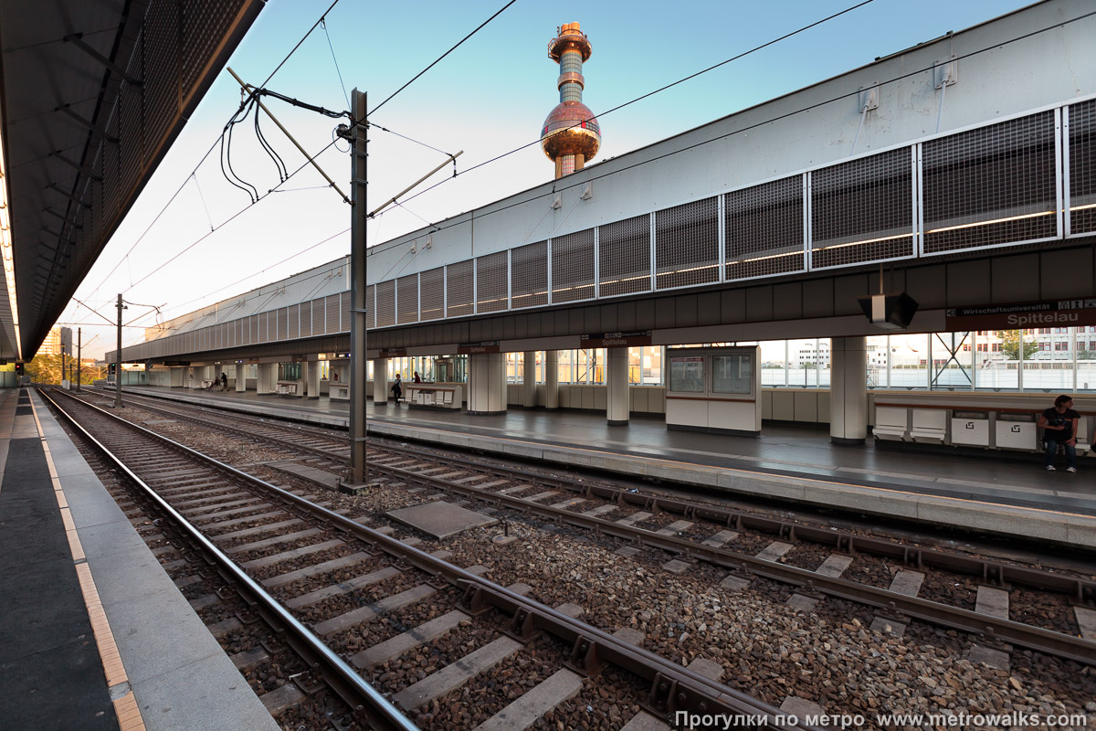 Фотография станции Spittelau [Шпиттелау] (U6, Вена). Вид по диагонали.