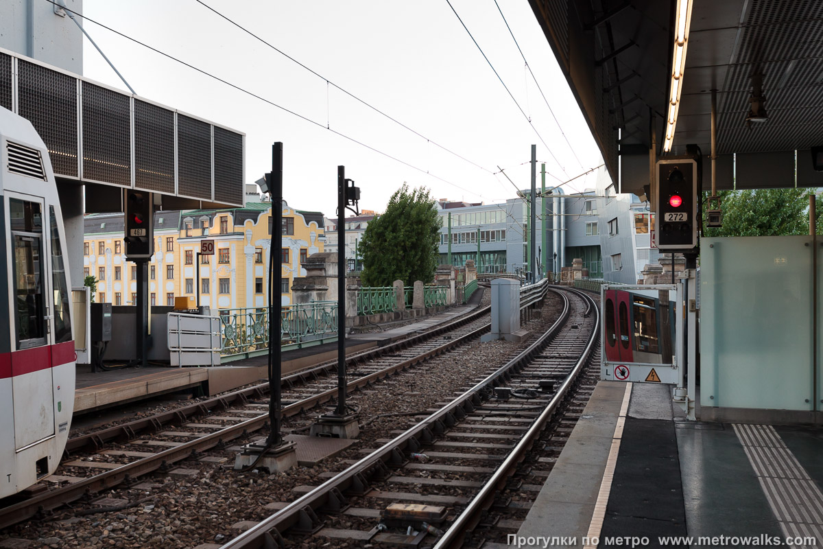 Фотография станции Spittelau [Шпиттелау] (U6, Вена). Пути рядом со станцией.