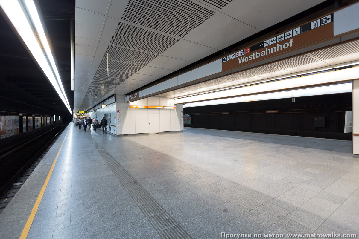 Фотография станции Westbahnhof [Вестбанхоф] (U6, Вена). Вид по диагонали.