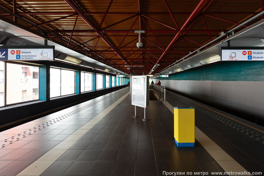 Станция Osseghem / Ossegem [О́ссехем] (линия 2/6, Брюссель). Продольный вид по оси станции.