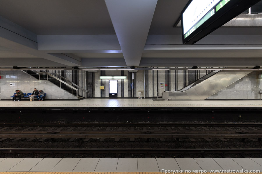 Станция Roodebeek [Родебе́к] (линия 1, Брюссель). Поперечный вид.