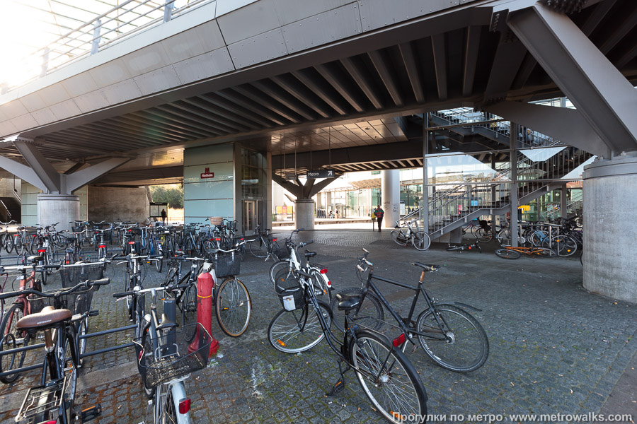 Станция Flintholm [Флинтхольм] (Копенгаген). Около станции расположена велопарковка.
