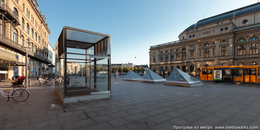 Станция Kongens Nytorv [Конгенс Нюторь] (Копенгаген). Общий вид окрестностей станции.