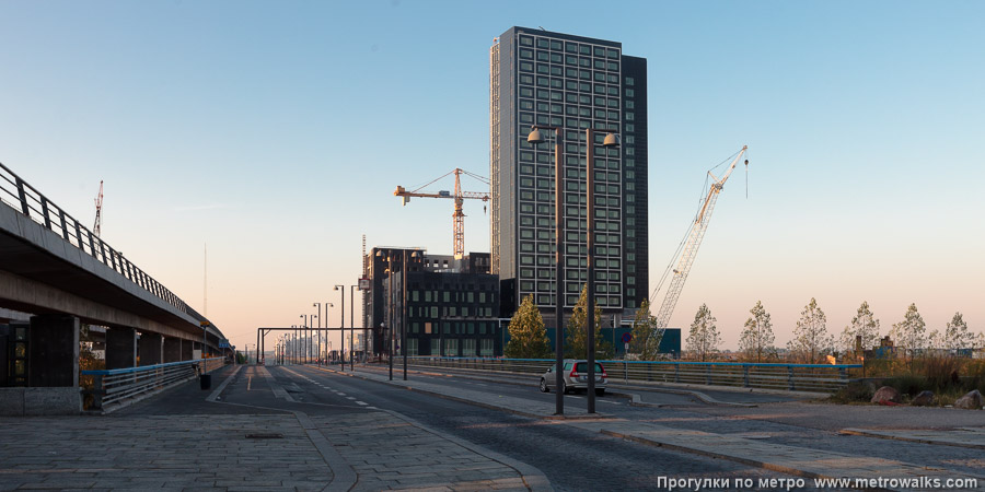 Станция Ørestad [Öрестад] (Копенгаген). Общий вид окрестностей станции.