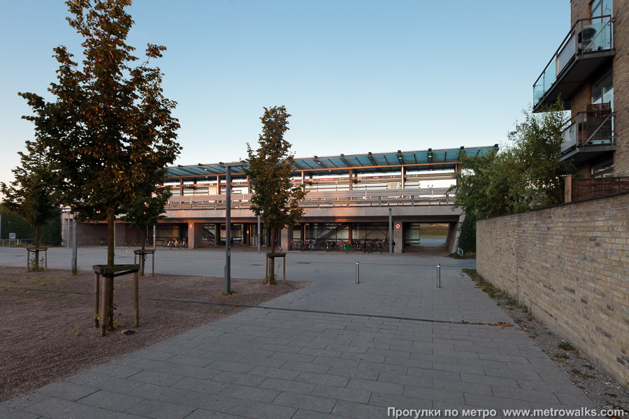 Станция Sundby [Сандбю] (Копенгаген). Вид станции снаружи.