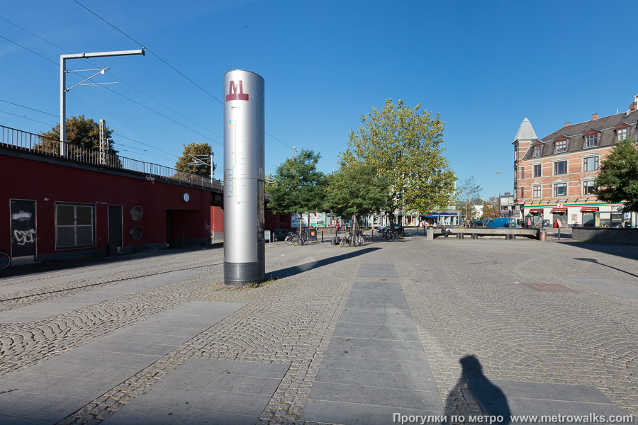 Станция Vanløse [Вэнлюз] (Копенгаген). Общий вид окрестностей станции.
