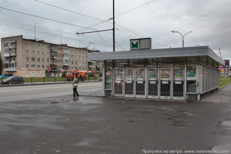 Станция Проспект Космонавтов (Екатеринбург). Вход на станцию осуществляется через подземный переход. Павильон северного перехода.