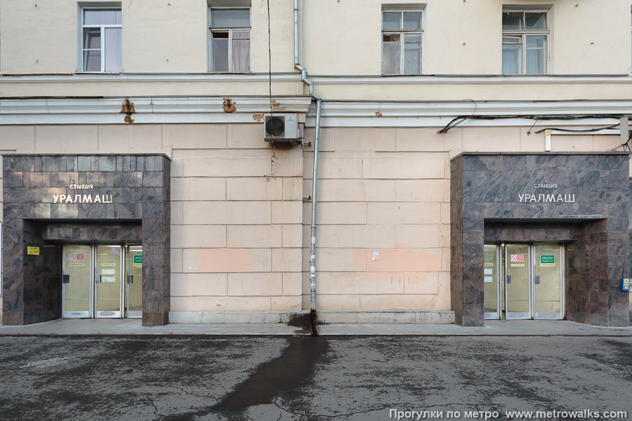 Станция Уралмаш (Екатеринбург). Вход в подземный переход крупным планом.