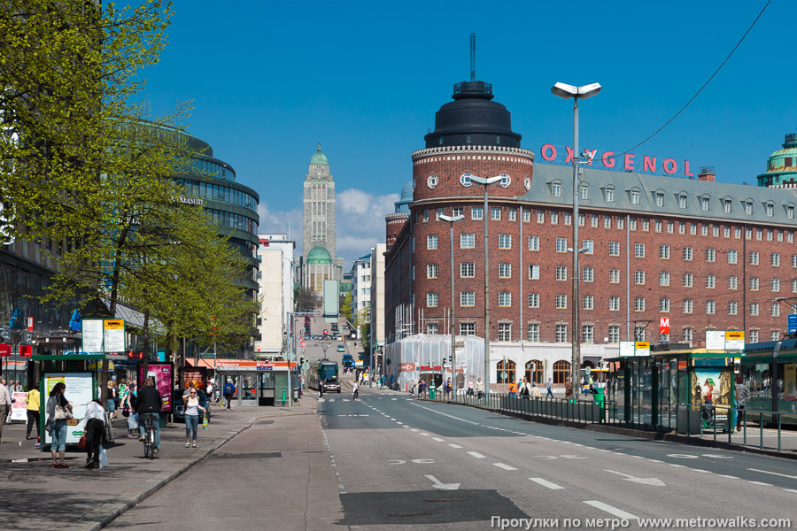 Станция Hakaniemi / Hagnäs [Ха́каниэ́ми] (Хельсинки). Общий вид окрестностей станции.