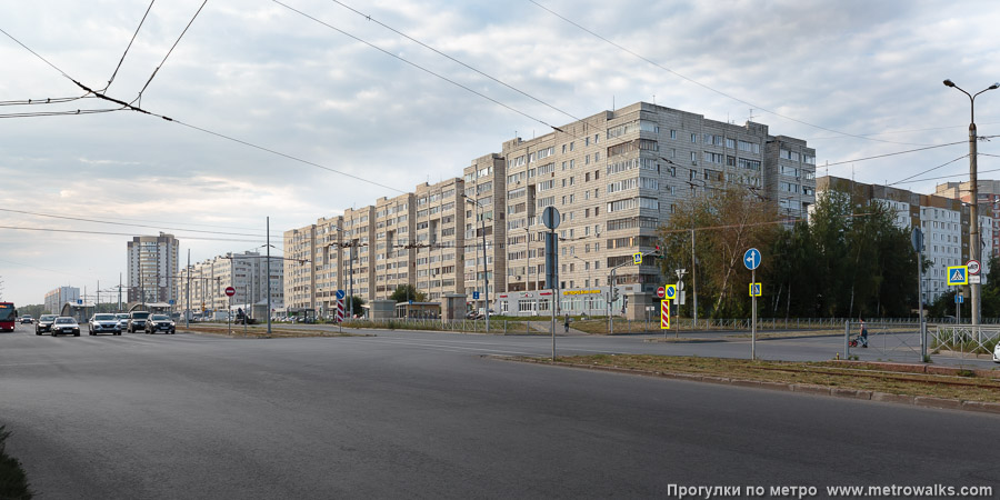 Станция Дубравная (Казань). Общий вид окрестностей станции. Перекрёсток улиц Рихарда Зорге и Юлиуса Фучика.