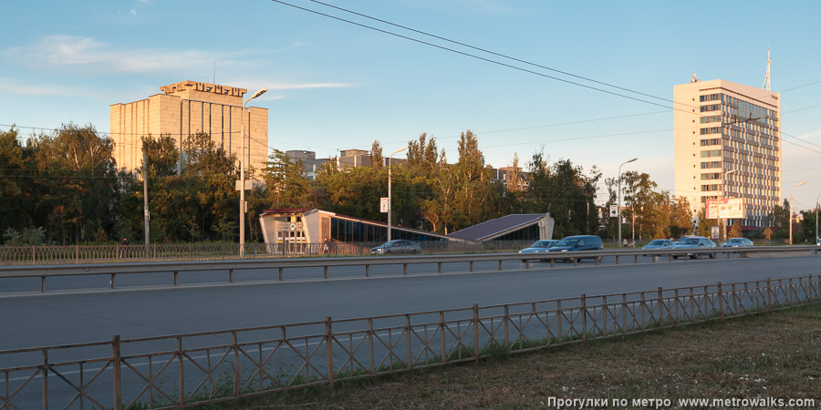 Станция Козья слобода / Кәҗә бистәсе (Казань). Общий вид окрестностей станции. Южный вход на станцию.