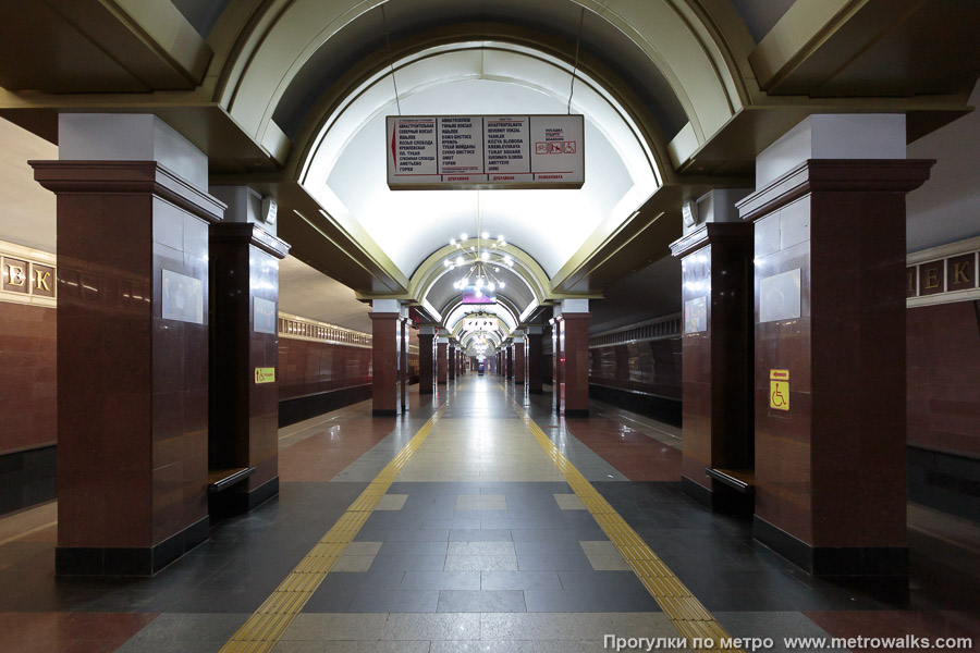 Станция Проспект Победы / Җиңү проспекты (Казань). Продольный вид центрального зала.