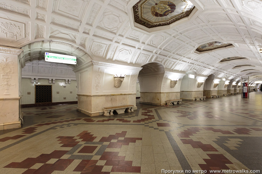 Станция Белорусская (Кольцевая линия, Москва). Вид по диагонали.