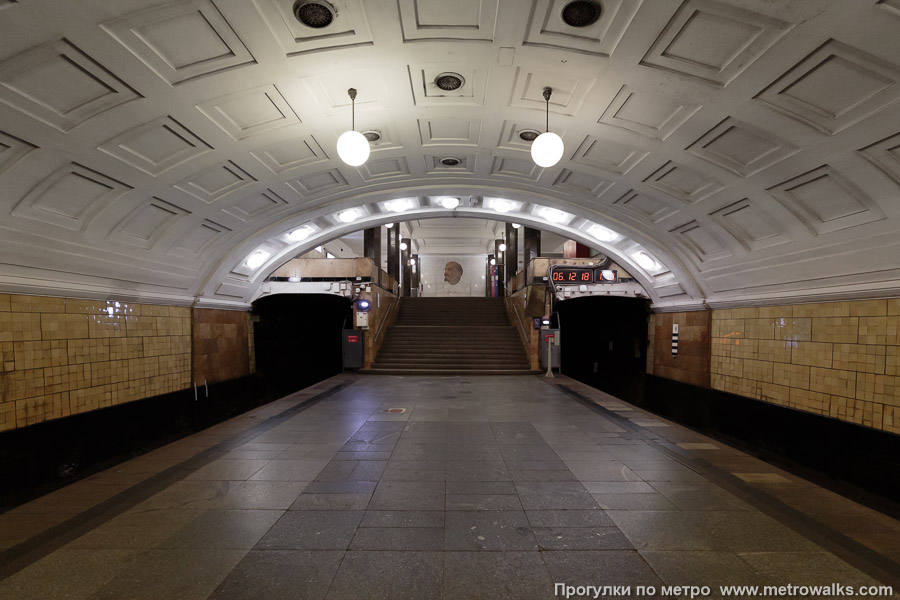 Станция Библиотека имени Ленина (Сокольническая линия, Москва). Часть станции около выхода в город.