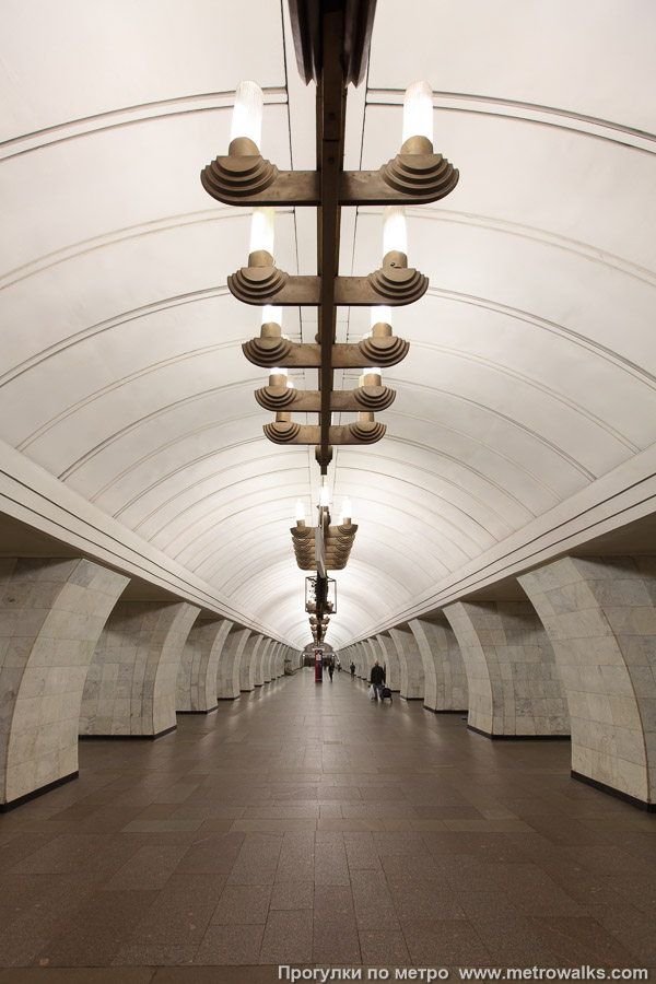 Станция Чеховская (Серпуховско-Тимирязевская линия, Москва). Взгляд наверх.