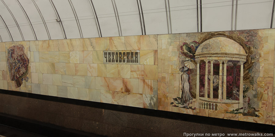 Станция Чеховская (Серпуховско-Тимирязевская линия, Москва). Декоративное оформление путевой стены крупным планом.