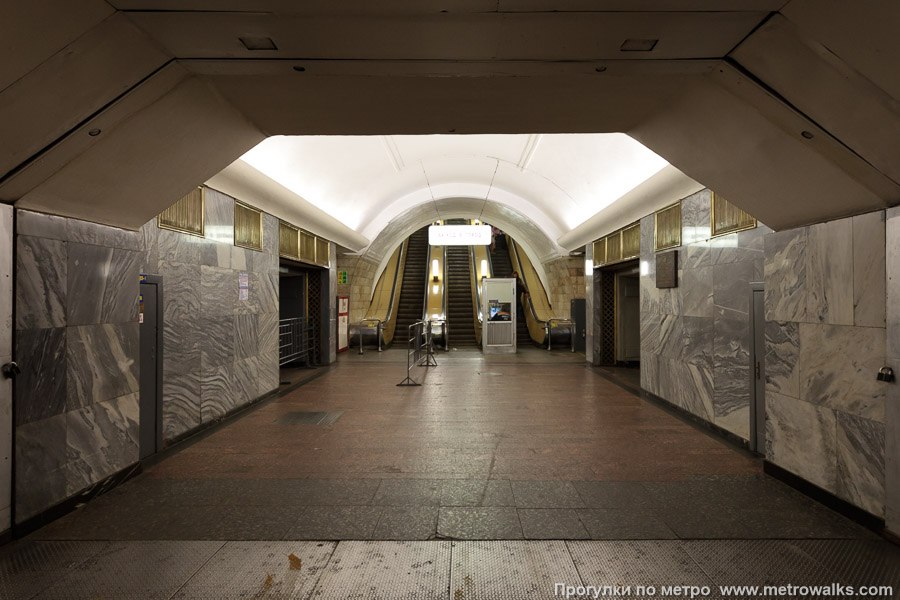 Станция Чистые пруды (Сокольническая линия, Москва). Аванзал у выхода в город.