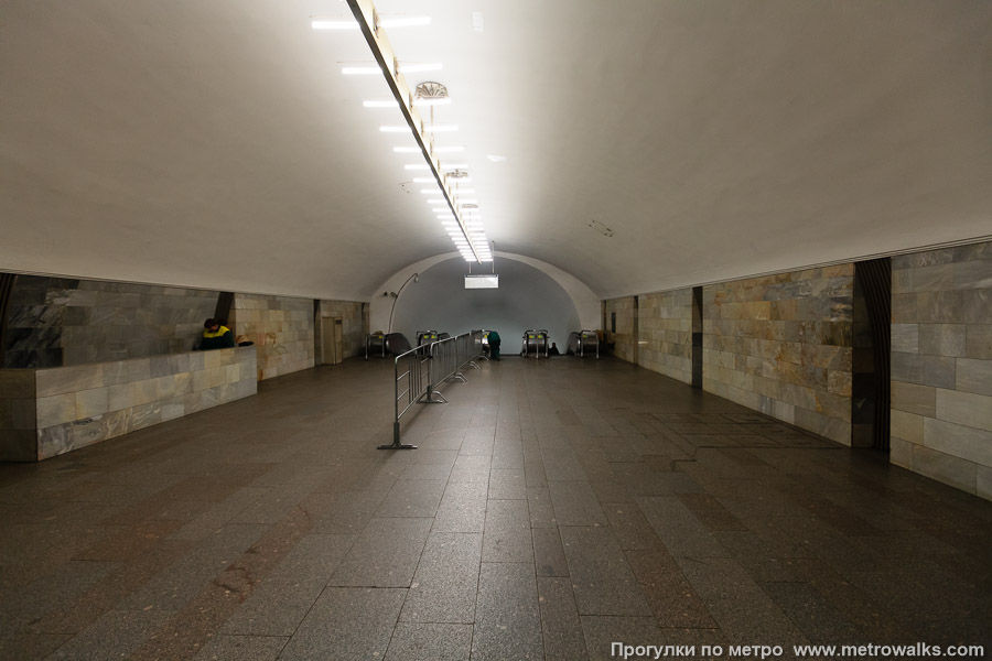Станция Добрынинская (Кольцевая линия, Москва). В коридоре перехода на Серпуховско-Тимирязевскую линию.