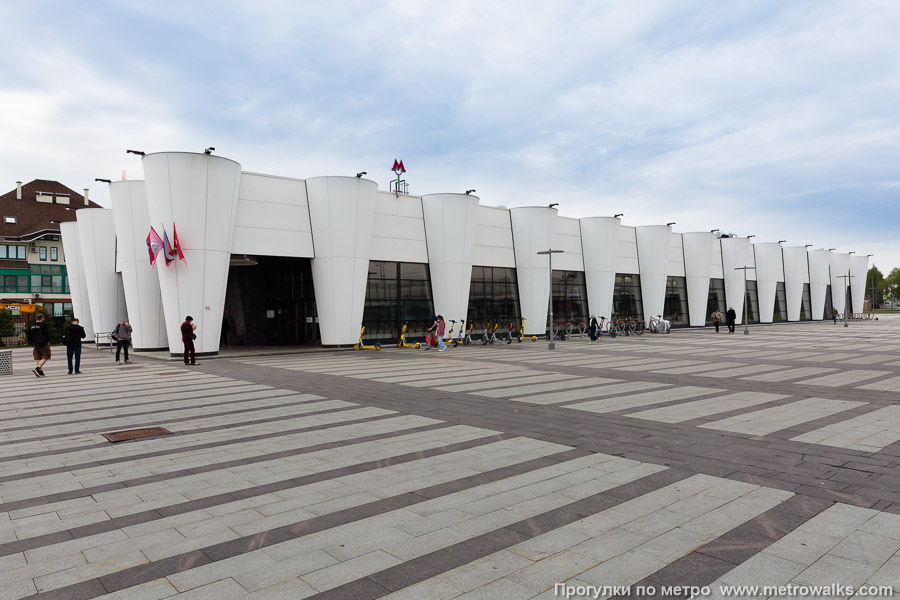 Станция Физтех (Люблинско-Дмитровская линия, Москва). Наземный вестибюль станции. Южный, первый вестибюль.