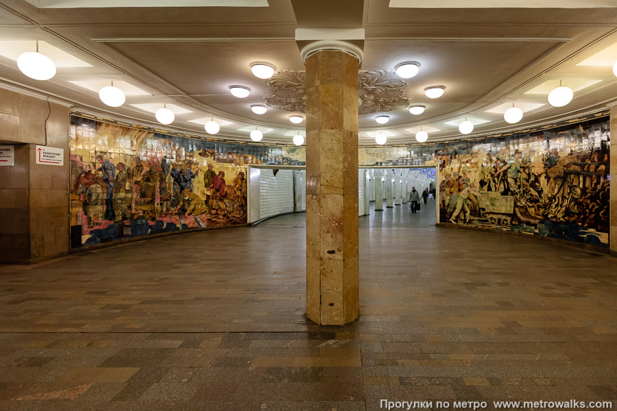 Станция Комсомольская (Сокольническая линия, Москва). Аванзал у северо-восточного выхода со станции (к Ленинградскому вокзалу).