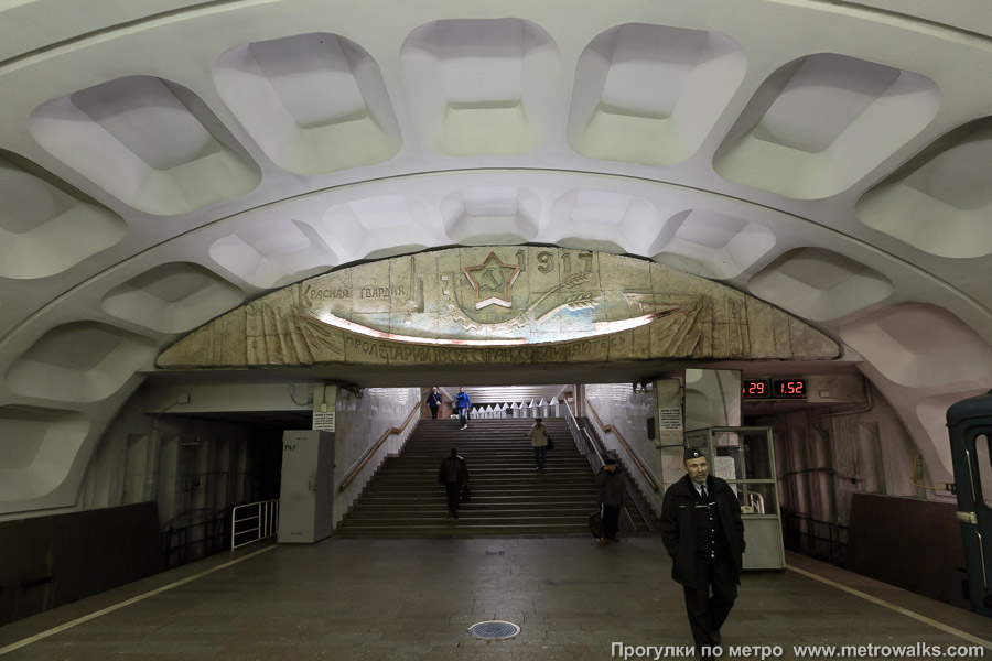 Станция Красногвардейская (Замоскворецкая линия, Москва). Выход в город осуществляется по лестнице.
