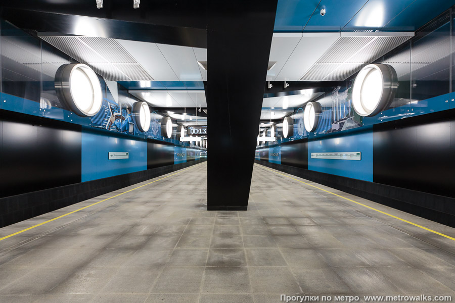 Станция Крымская (Троицкая линия, Москва). Продольный вид по оси станции.