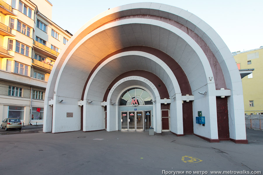 Станция Красные Ворота (Сокольническая линия, Москва). Наземный вестибюль станции. Первый вход.