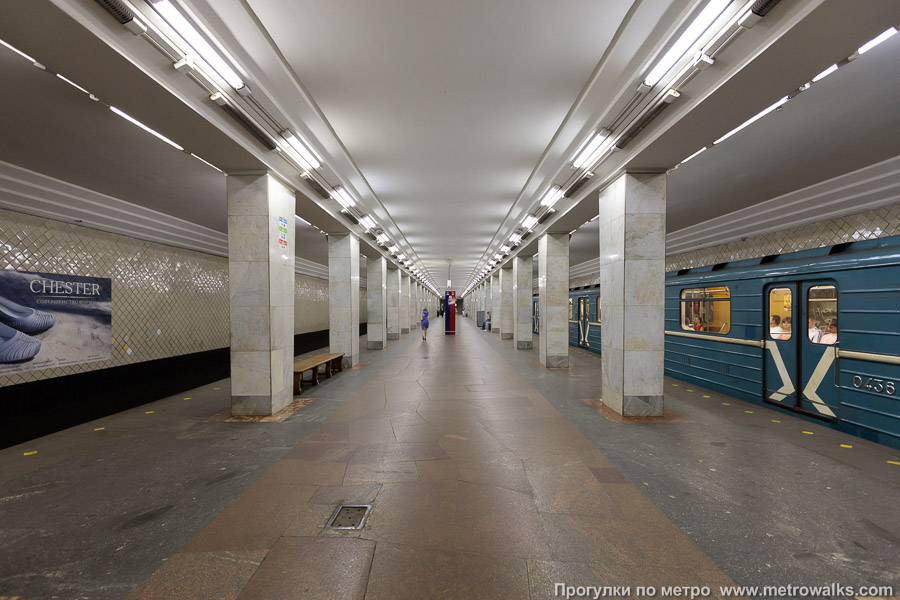 Станция Ленинский проспект (Калужско-Рижская линия, Москва). Продольный вид центрального зала.