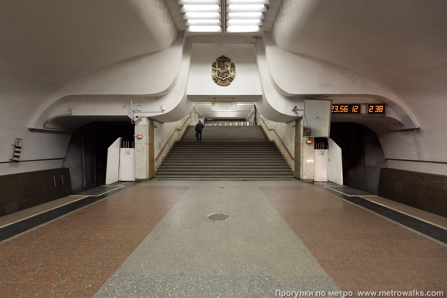 Станция Люблино (Люблинско-Дмитровская линия, Москва). Выход в город осуществляется по лестнице.
