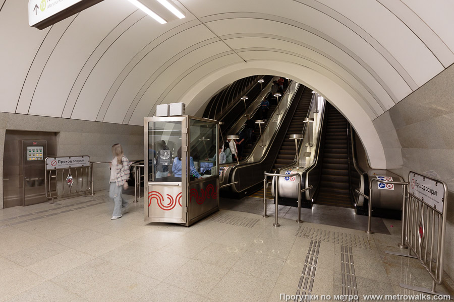 Станция Марьина Роща (Большая кольцевая линия, Москва). Эскалаторы между Марьиными Рощами Большой кольцевой и Люблинско-Дмитровской линий.