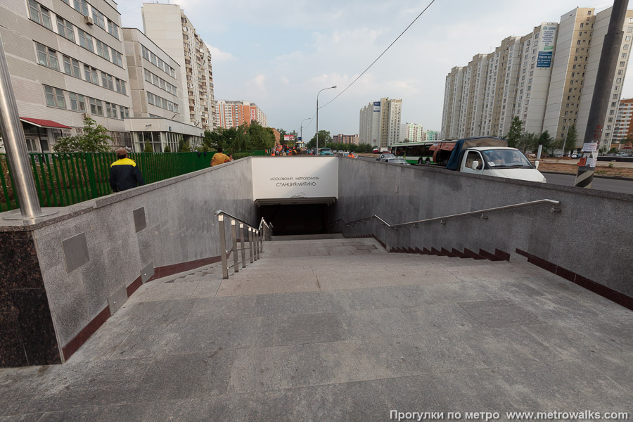 Станция Митино (Арбатско-Покровская линия, Москва). Лестница подземного перехода.