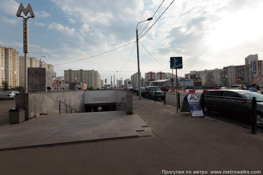 Станция Митино (Арбатско-Покровская линия, Москва). Вход на станцию осуществляется через подземный переход.