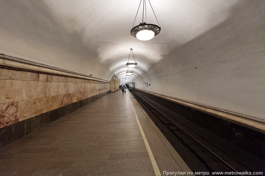 Станция Новокузнецкая (Замоскворецкая линия, Москва). Дальняя часть бокового зала станции.