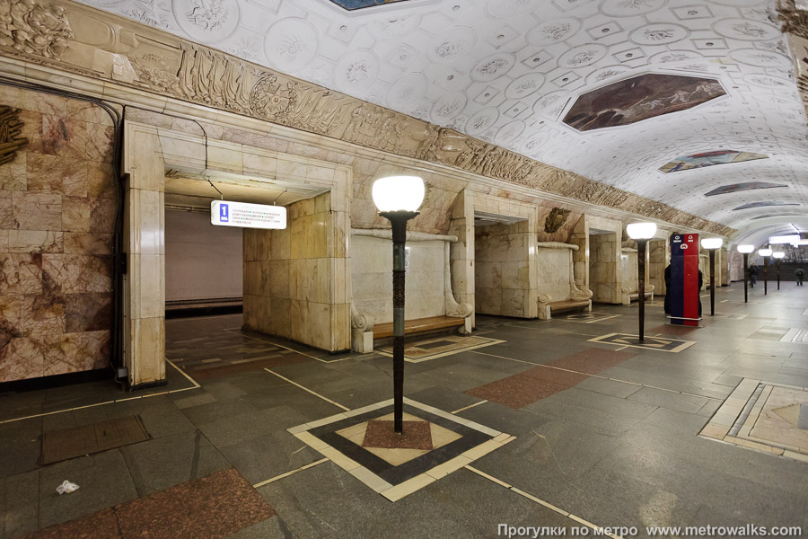 Станция Новокузнецкая (Замоскворецкая линия, Москва). Вид по диагонали.