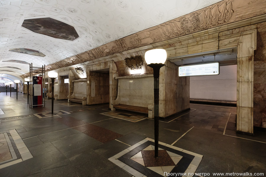 Станция Новокузнецкая (Замоскворецкая линия, Москва). Вид по диагонали.