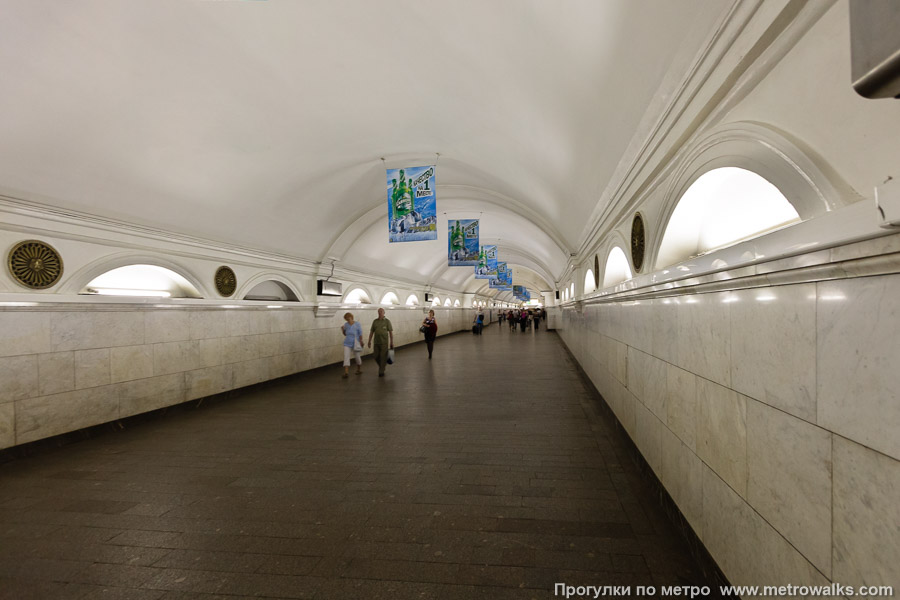 Станция Павелецкая (Кольцевая линия, Москва). Коридор перехода на Замоскворецкую линию — самый длинный в Московском метрополитене.