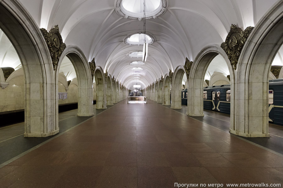 Станция Павелецкая (Замоскворецкая линия, Москва). Продольный вид центрального зала.