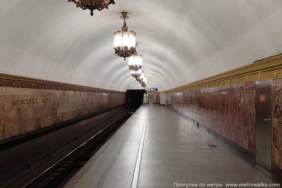 Станция Проспект Мира (Кольцевая линия, Москва). Дальняя часть бокового зала станции.