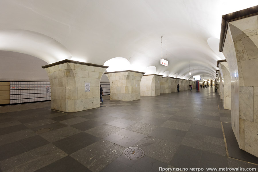 Станция Проспект Мира (Калужско-Рижская линия, Москва). Вид по диагонали.