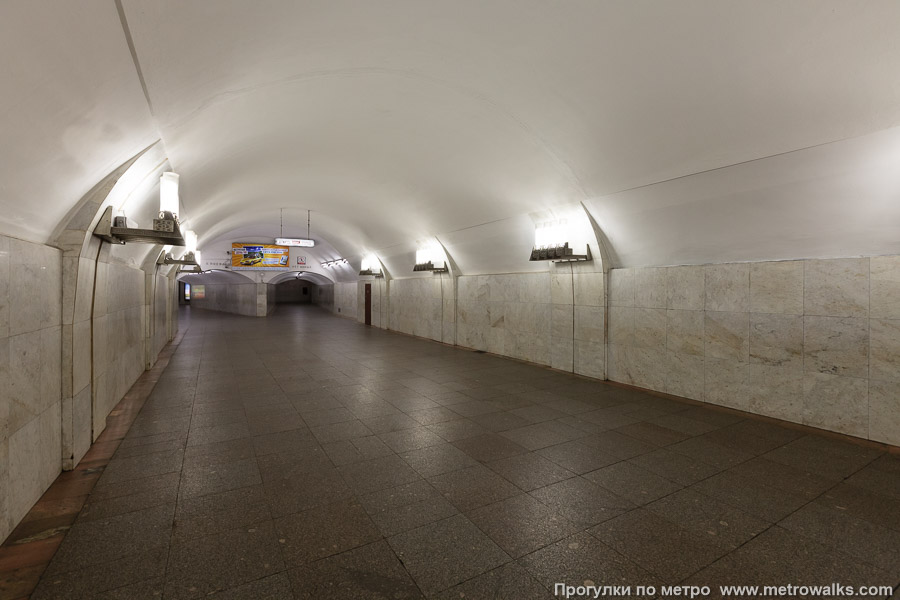 Станция Пушкинская (Таганско-Краснопресненская линия, Москва). В коридоре перехода с Пушкинской в направлении Тверской.