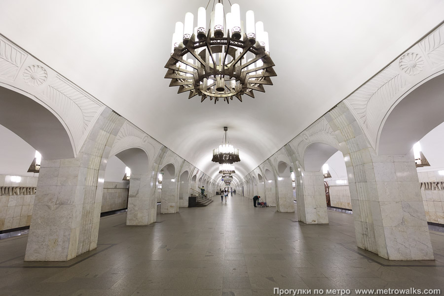 Станция Пушкинская (Таганско-Краснопресненская линия, Москва). Взгляд наверх.