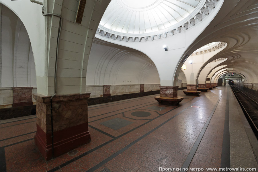 Станция Сокол (Замоскворецкая линия, Москва). Вид по диагонали.