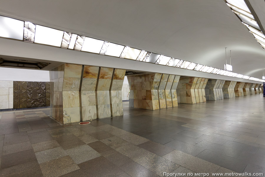 Станция Сухаревская (Калужско-Рижская линия, Москва). Вид по диагонали.